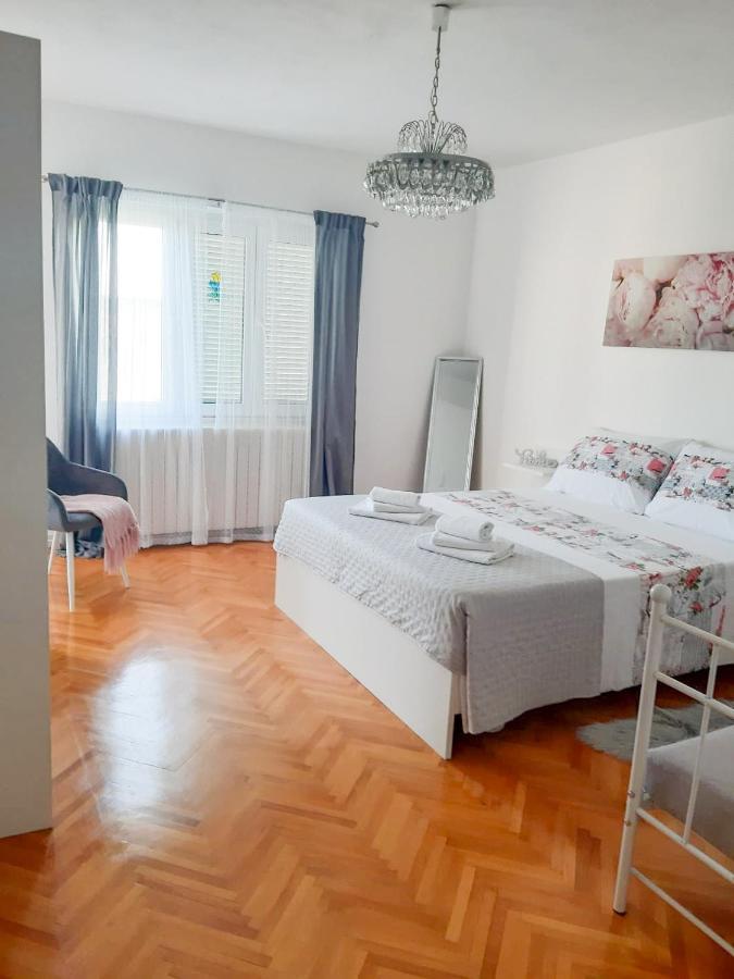 Apartments Sara 珀德垂那 外观 照片